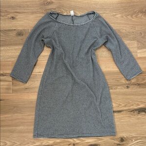 Old Navy Black and White Striped Long Sleeve Dress